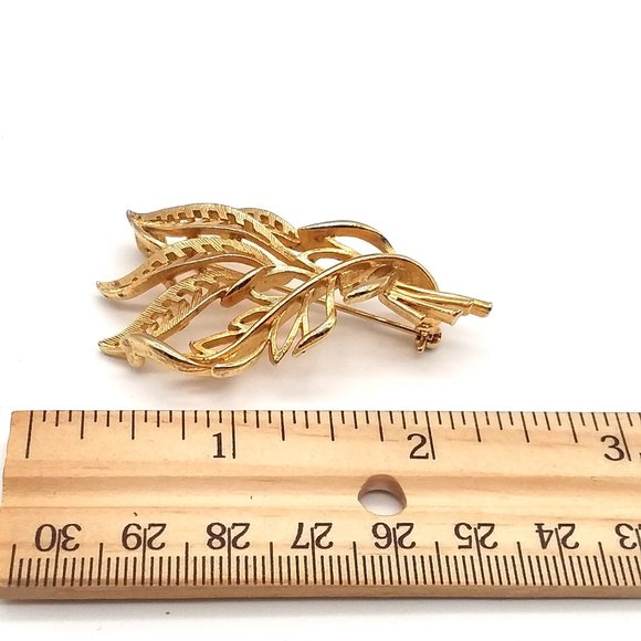Vintage Brooch Signed Lisner Pin Gold Tone Bundle Leaves Feather Fern Wheat - Picture 3 of 3